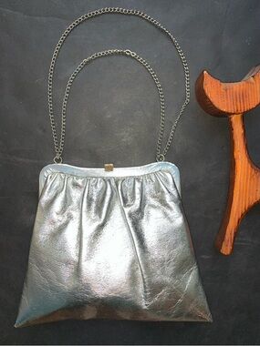 v i n t a g e :: Glam Metallic Silver Chain Lame Purse